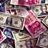 La Cina "contrasta l'egemonia del dollaro USA" con le riserve auree e l'accordo di scambio di valuta con l'argentina