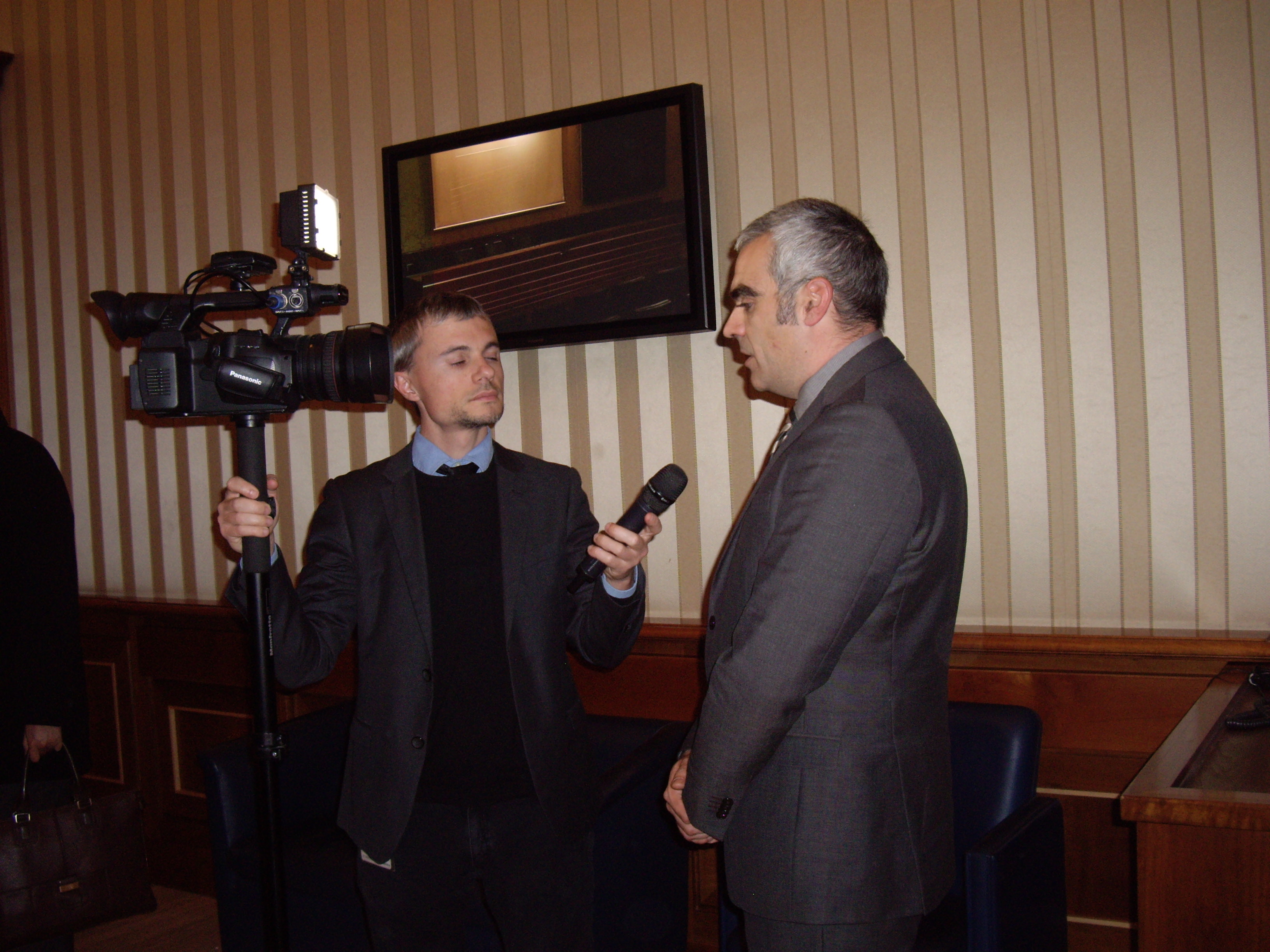  Marco Costa intervistato dalla televisione del Senato