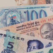 I BRICS+ CONSOLIDERANNO LA DISCESA DEL DOLLARO